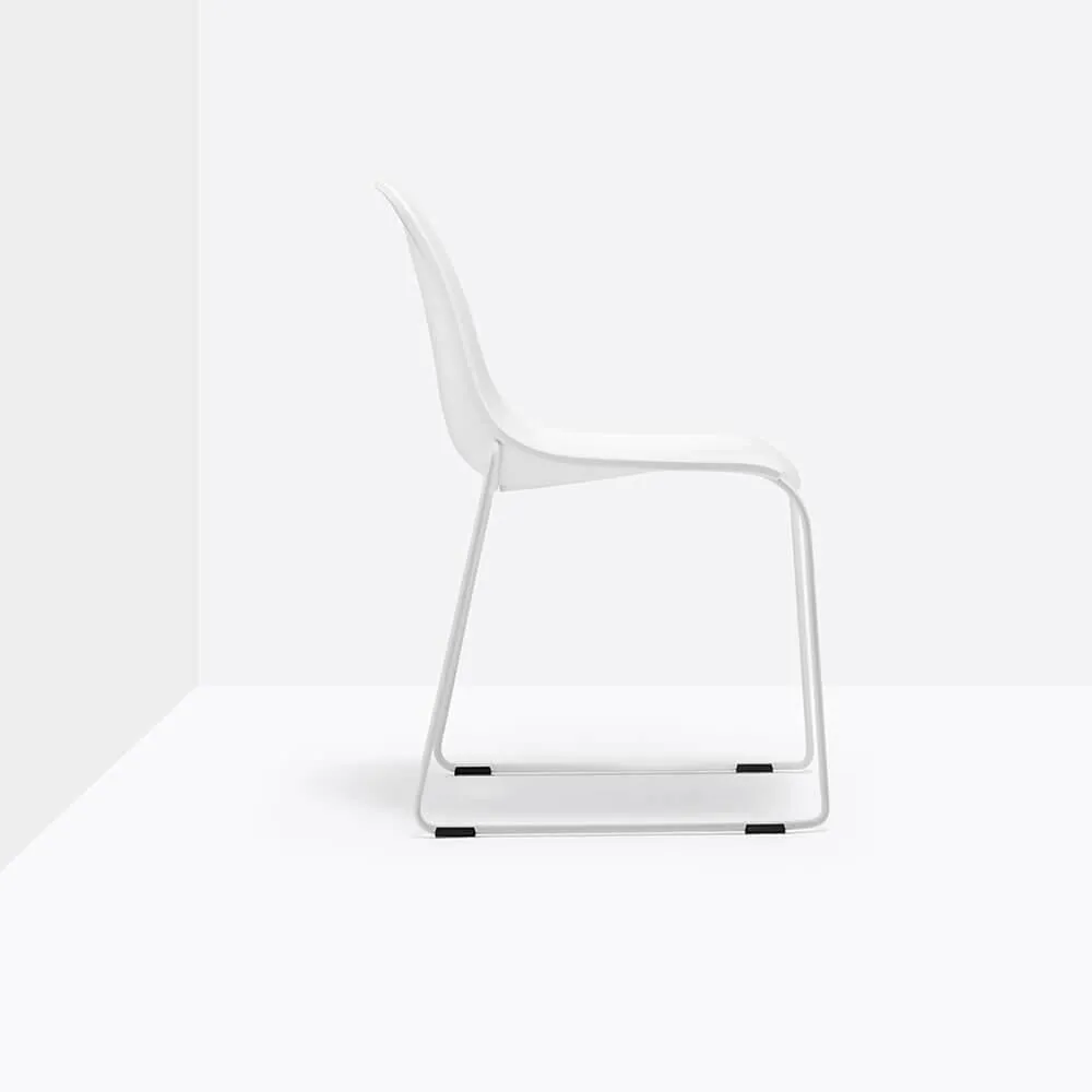 Pedrali Day Dream 401 chair with sled base