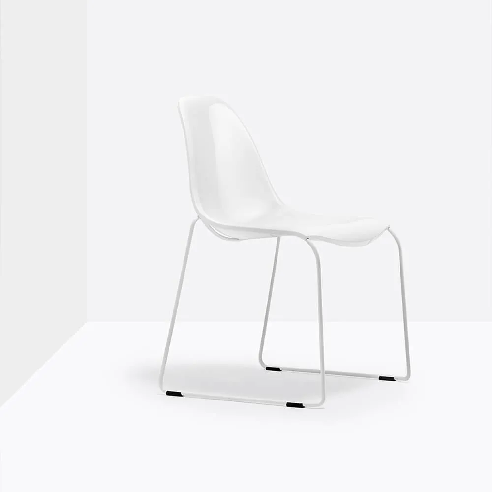 Pedrali Day Dream 401 chair with sled base