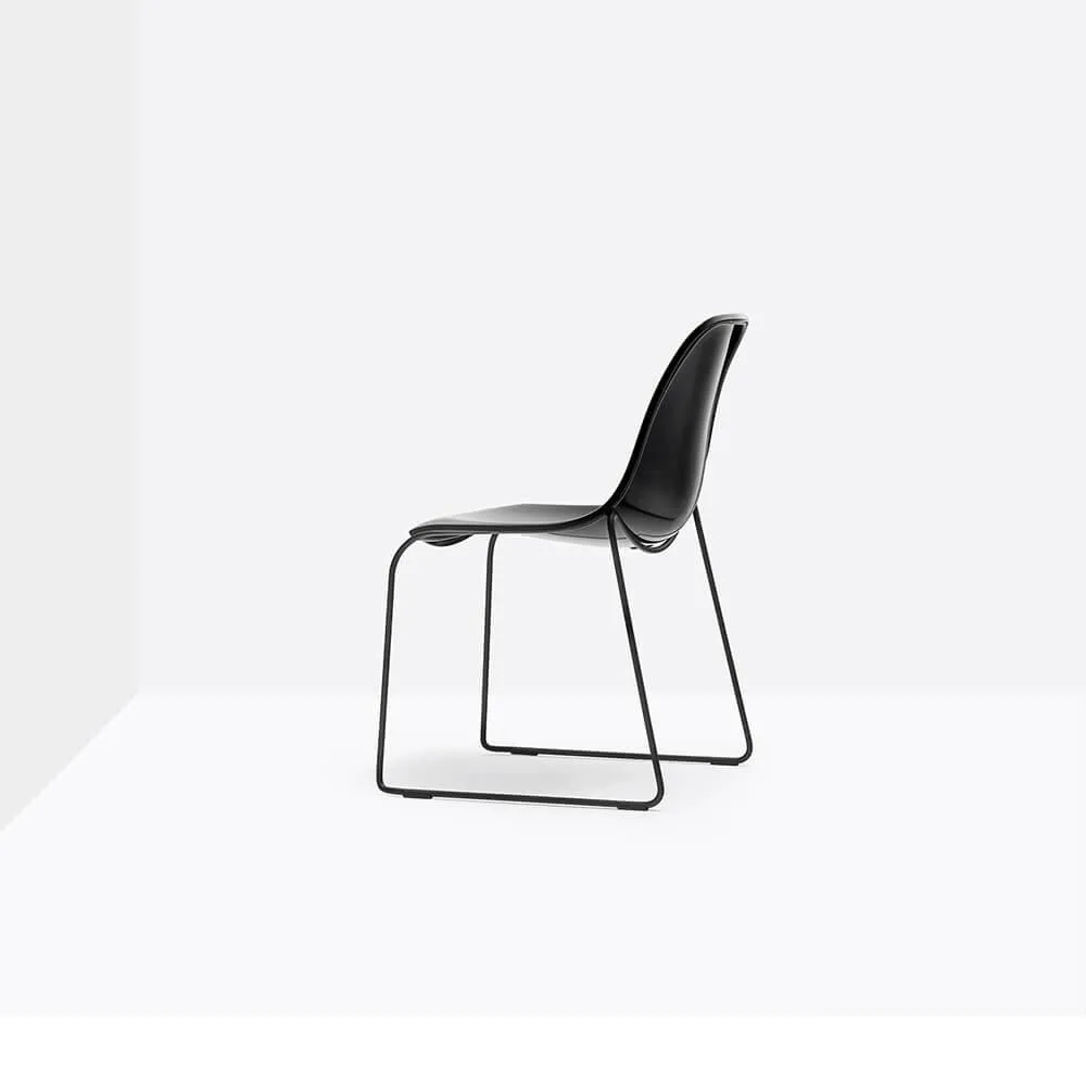 Pedrali Day Dream 401 chair with sled base