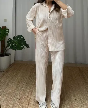 WRINKLE OUTFIT CHECK (OFF-WHITE COLOR)